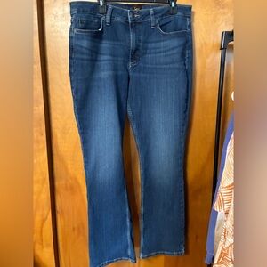 Lee Women’s Straight-Leg Jeans in Medium Blue Wash 16 NWT